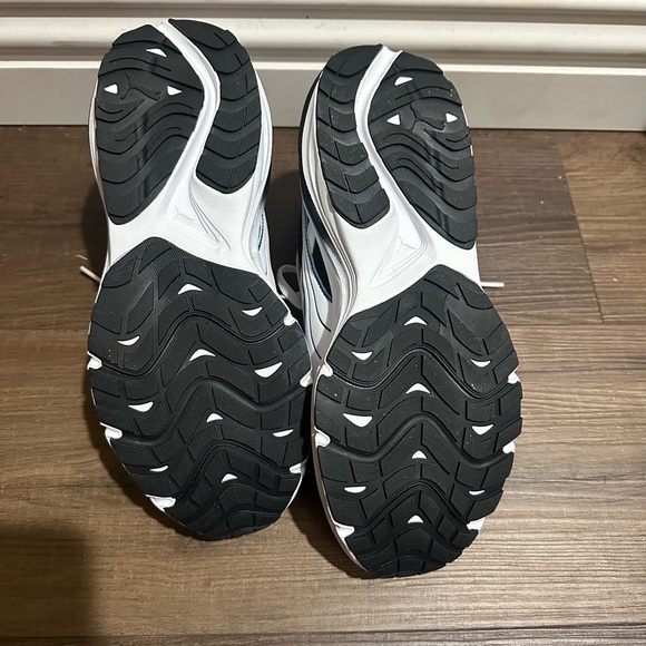 Puma Men's Athletic Shoes Black White Blue New - Picture 6 of 6